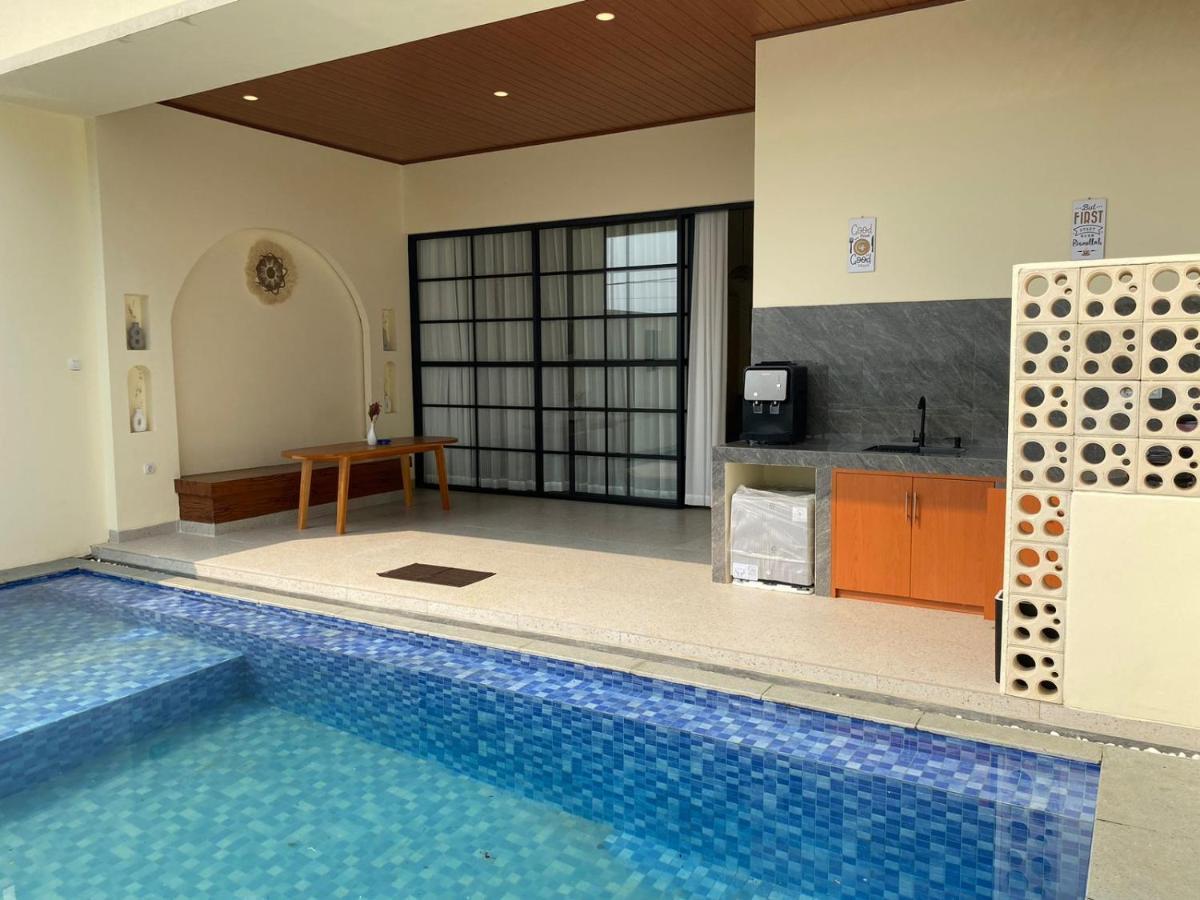 Azalea Room By The Anp Villas Cikundul Buitenkant foto